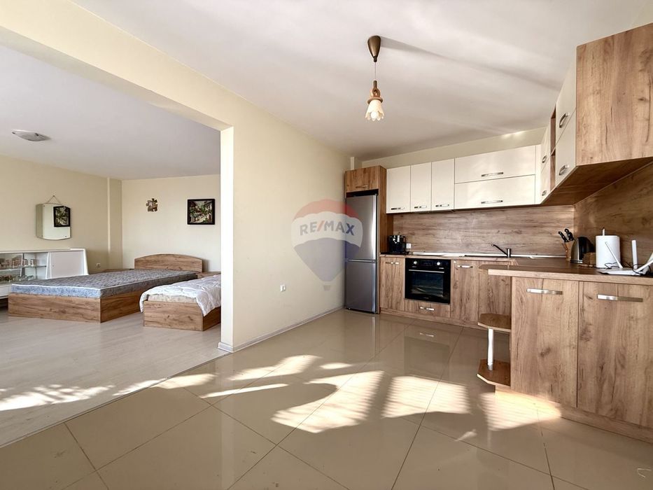 Къща с три спални, двор, барбекю и нескриваема панорамна морска гледк