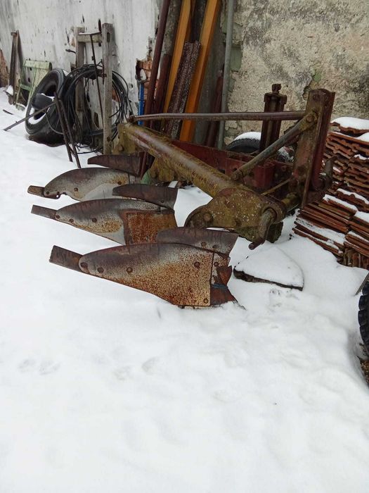 Plug cu 3 brazde Românesc