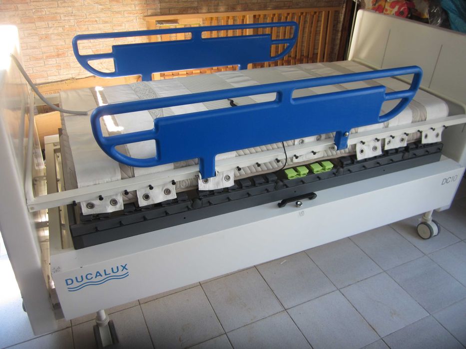 Транспорт!!!Професионлно комбинирано болнично легло  Ducalux