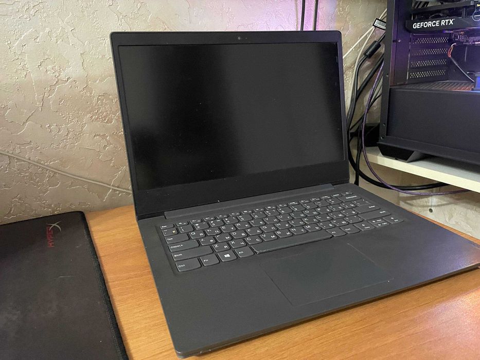 Ноутбук Lenovo V14-ada