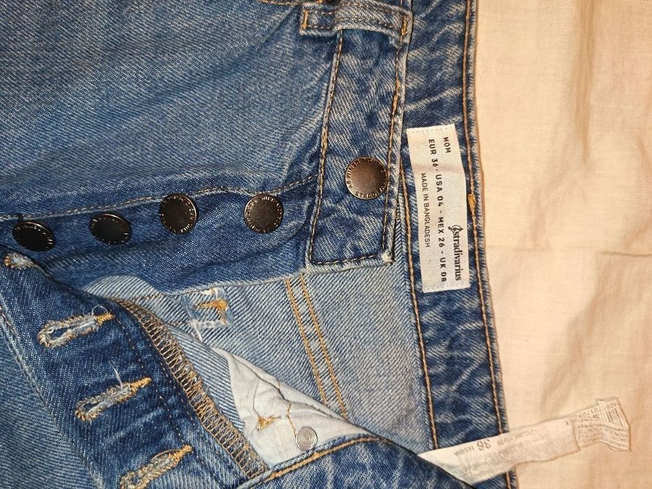 Джинсы : Stradivarius
Состояние: Б/у, отличное
Цена: 350 000 сум