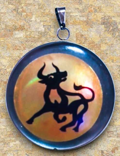 Pandantiv Zodia Taur stil egiptean – (Efect Perlat/Sidefat)