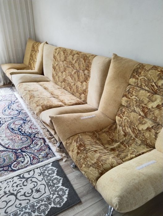 Продам диван с креслом.