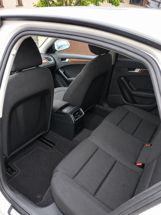 VÂND AUDI A4 B8 – 2011 – 2.0 TDI 136 CP