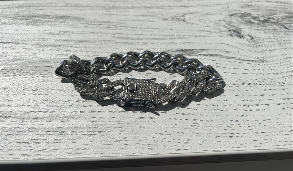 Bratara iced out