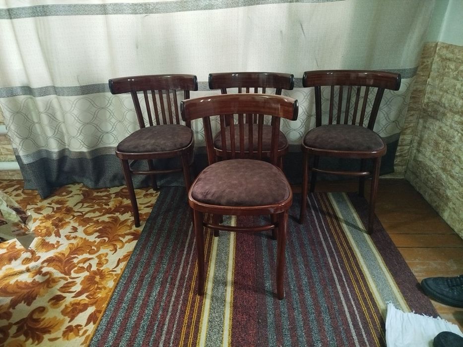 Срочно продам венские стулья с мягкой сидушкой, в идеальном состоянии