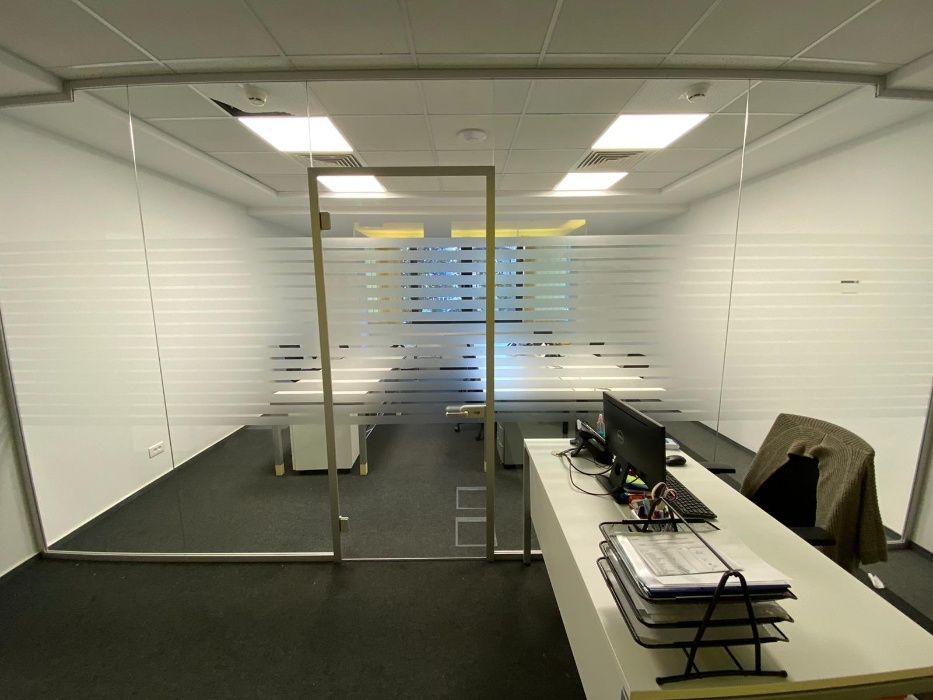 usi din sticla batante cu toc usi glisante si partitii sticla