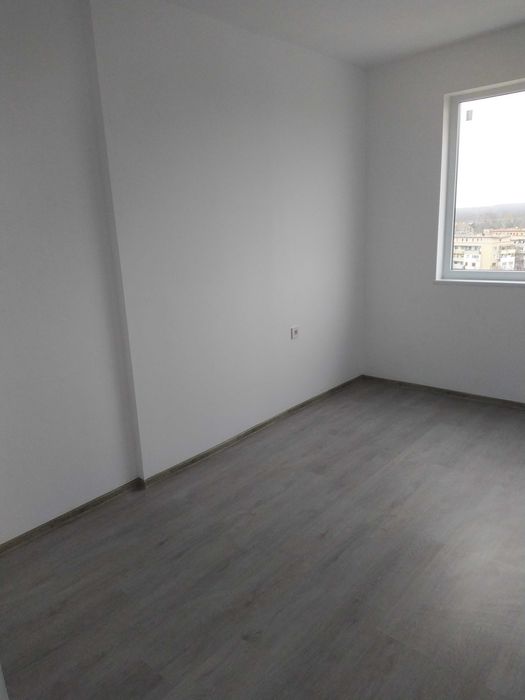 Продава четиристаен отличен в центъра