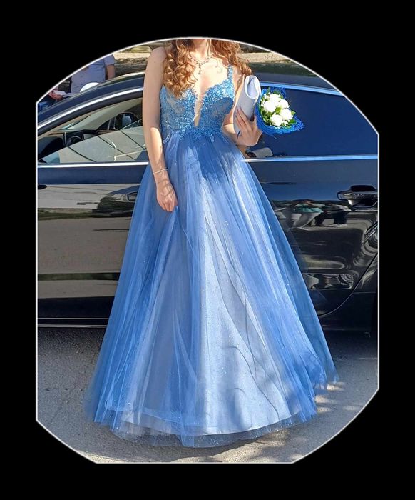 Бална рокля в небесно синьо