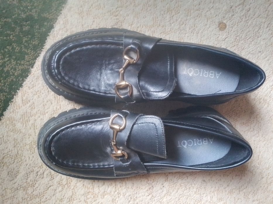 Jeniski kojanni tufli