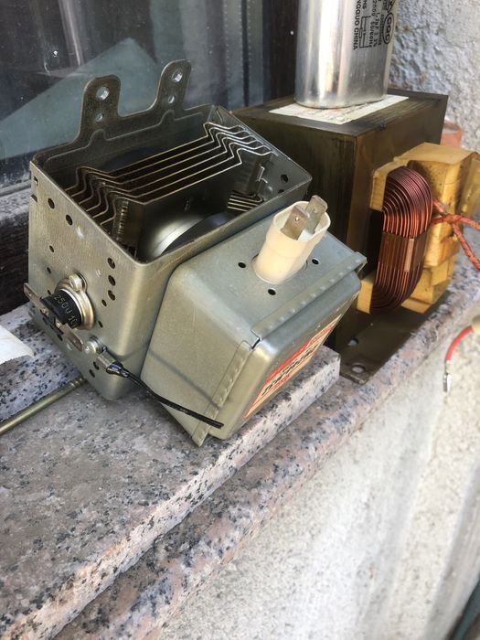 Magnetron cuptor cu microunde AEG