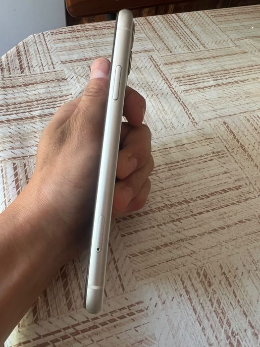 Продам Айфон 11 хорошим состояние