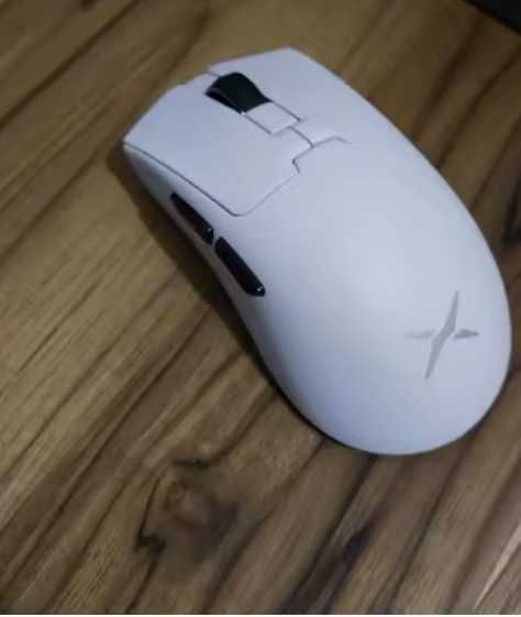 Delux M900 Mini Pro 8k hz polling rate 46g White color 500 mAh battery