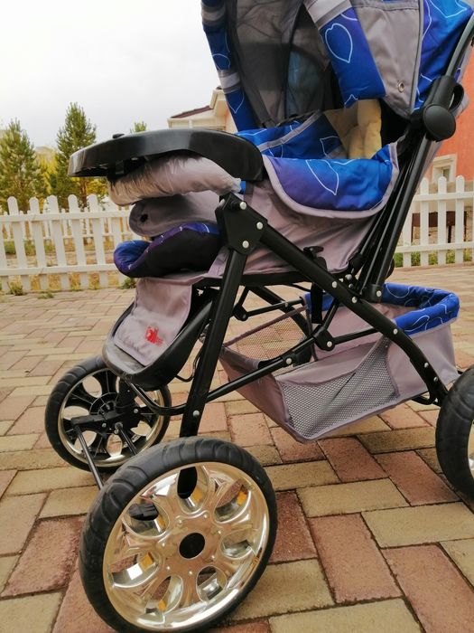 Продам очень красивую коляску!