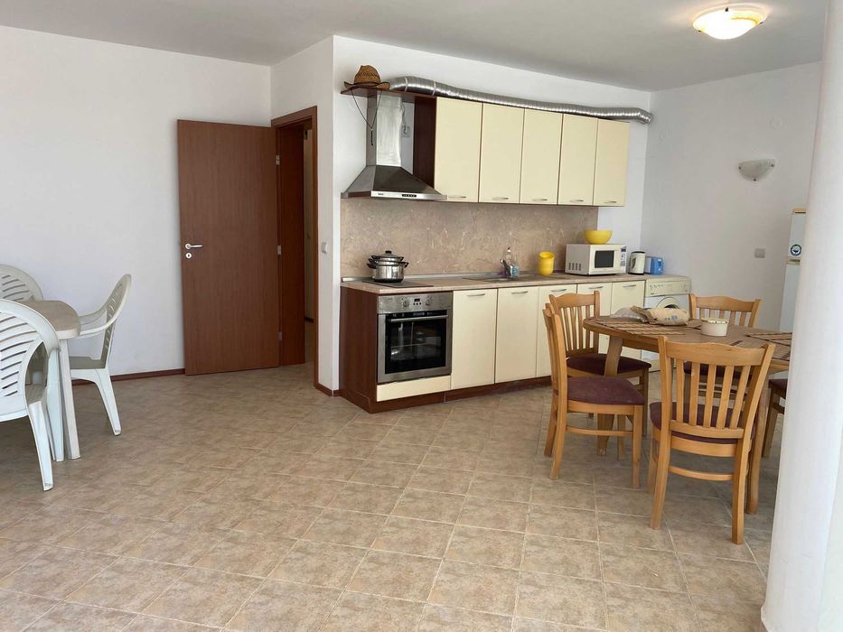 Продава се Тристаен апартамент в с. Божурец, Област Добрич - 120 кв.м за 409 €/кв.м - Снимка #3