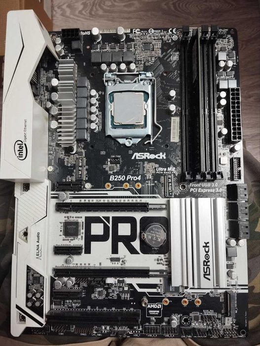 Процессор, Материнская плата