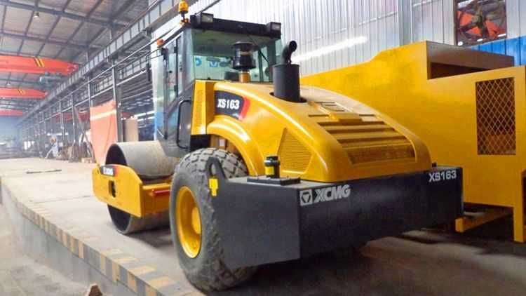 XCMG XS163J  механический одновальцовый каток 16 тоник