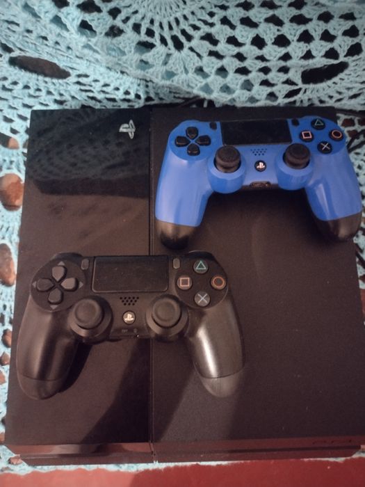 Продам PS4 в идеальном состоянии