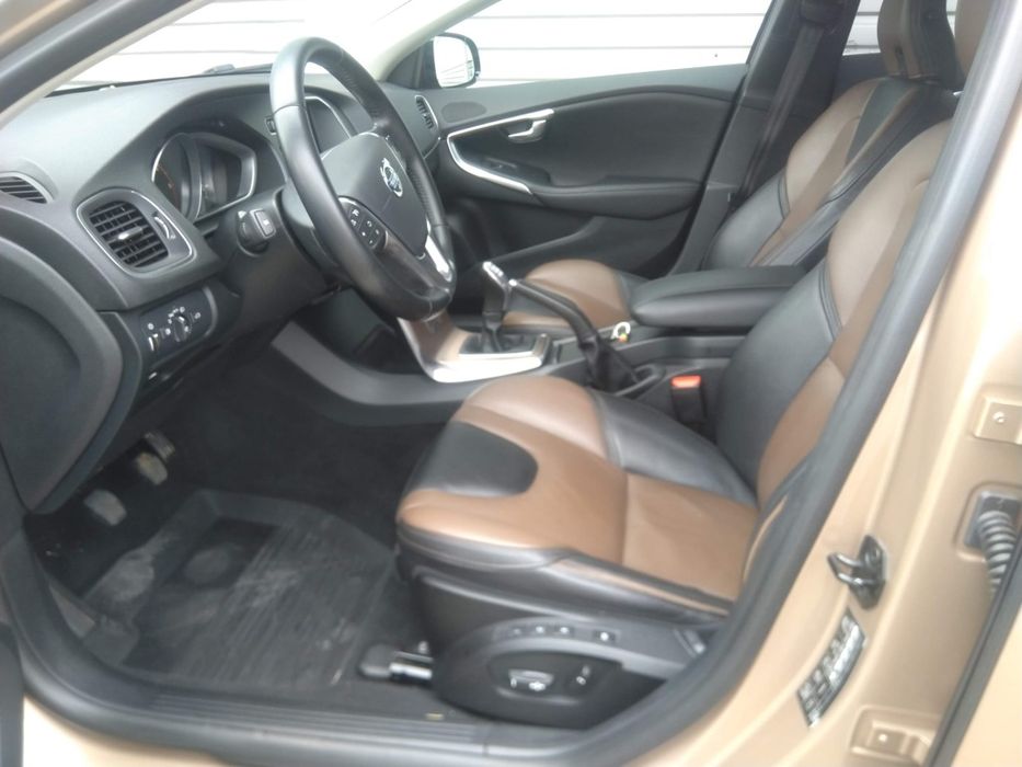 Vând Volvo V40 Cross Country