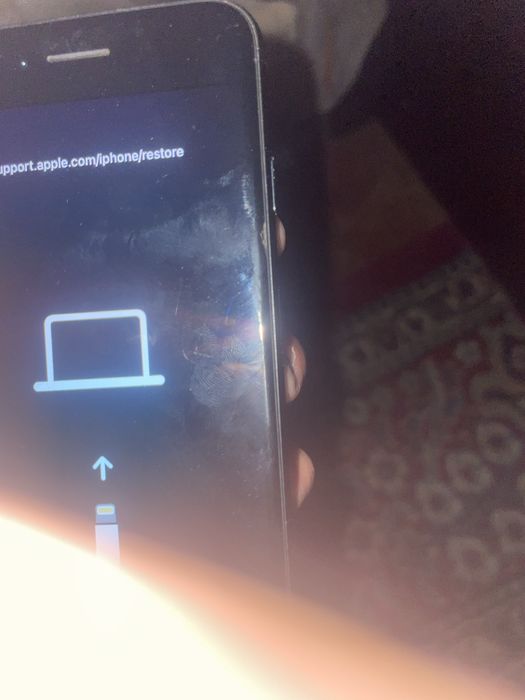 Iphone se 2020 iclout 64 qora