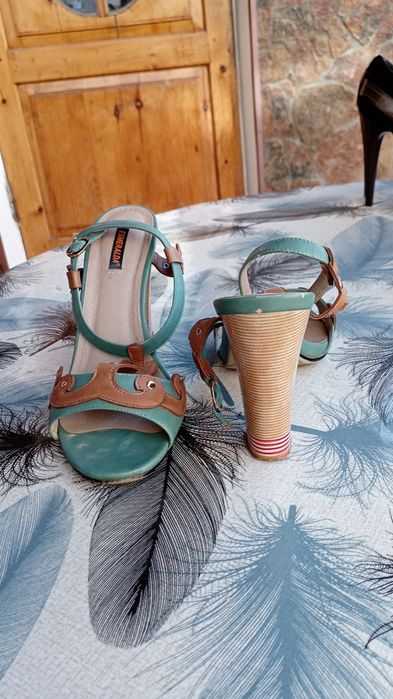 Ayollar uchun oyoq kiyimlar