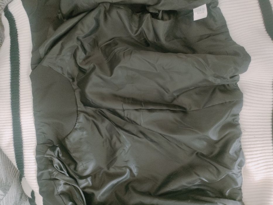 Продам куртку новую