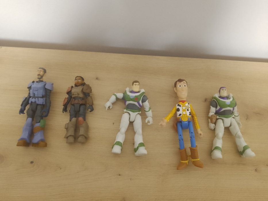 Vând lot cu 5 figurine marca Disney Pixar