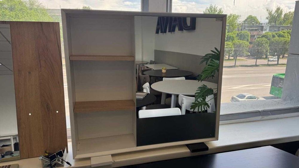 Зеркало с полками для ванной