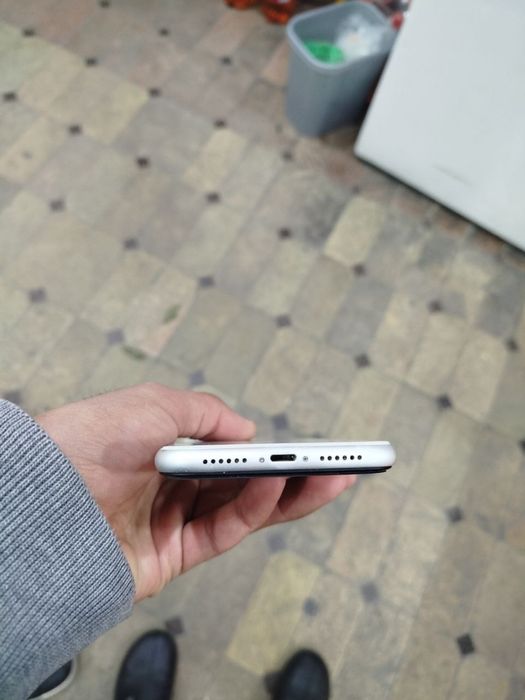 Iphone 11 bir  xafta garatiya beramiz narxidan otip beramiz