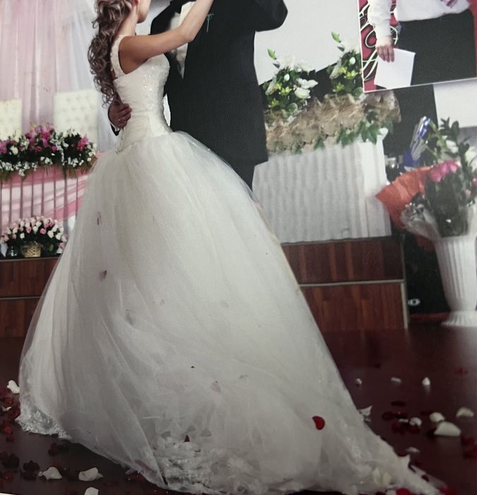 Свадебное платье