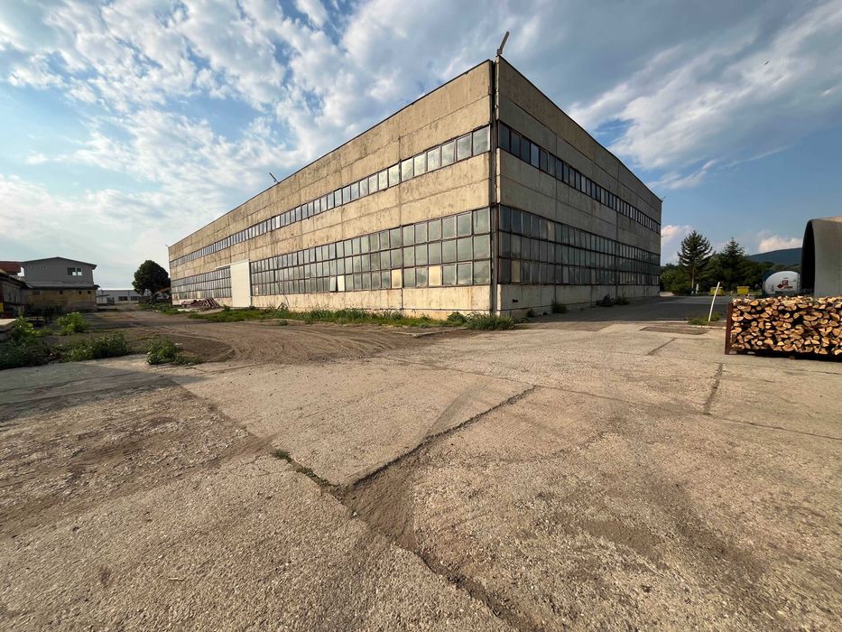 Дава се под наем Магазин в Ихтиман - 24000 кв.м за 22684.8 € - Снимка #3