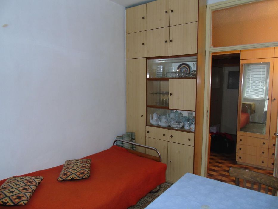 Дава се под наем Двустаен апартамент в Пловдив, Изгрев - 70 кв.м за 306 € - Снимка #2