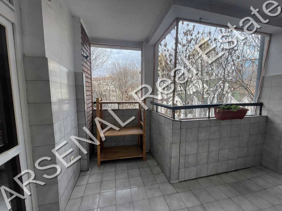 Тристаен апартамент под наем, Център