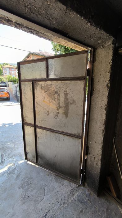 Гаражна врата от елуминиева тенекия