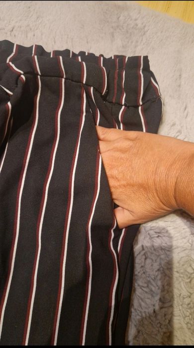 Pantaloni largi H&M, mărimea 42, noi fara eticheta
