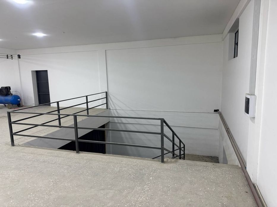 Ijaraga 700m²+700m², 2 qavatli keng bino