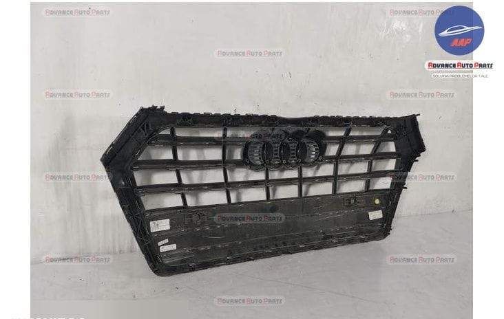 Ауди СКю5 / Audi SQ5 Оригинална централна решетка предна броня със сен