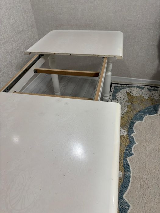 Стол со стульями