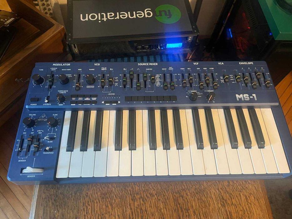 Behringer MS-1 - clona Roland SH 101