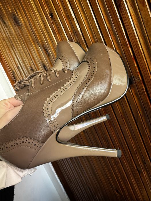 Дамски обувки бежови