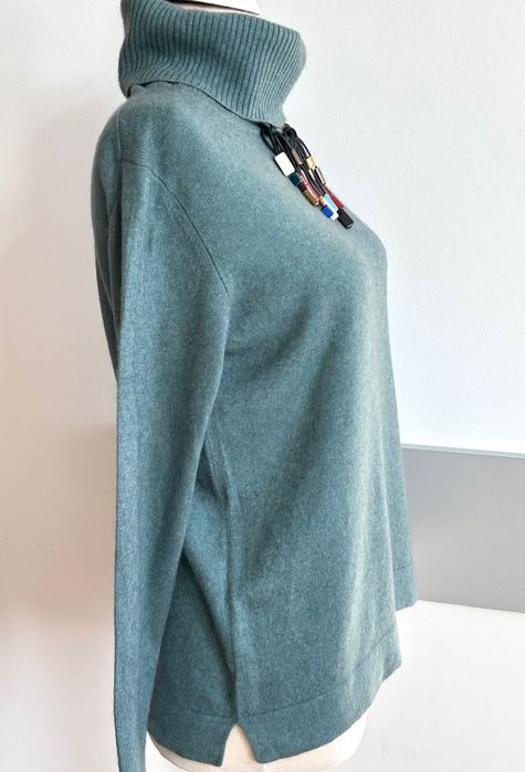 Мек топъл разкошен пуловер в хубав цвят