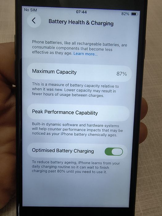 iPhone SE  64gb.  2020.   87%