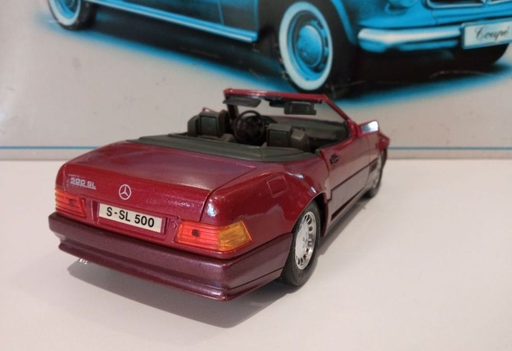 Mercedes Benz 500SL bburago scara 1:18

Scara 1:18

Thailanda

Po