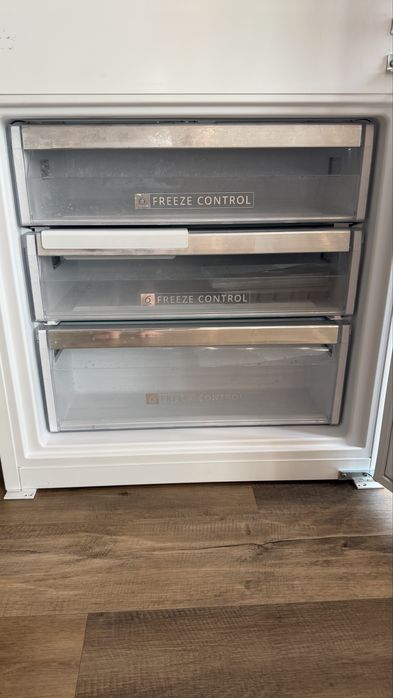 Холодильник встраиваемый Whirlpool SP40 802 EU