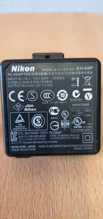 Vând încărcătoare Nikon