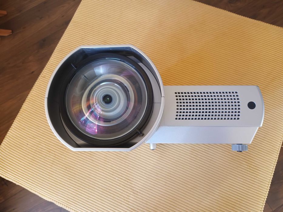 Видеопроектор SANYO