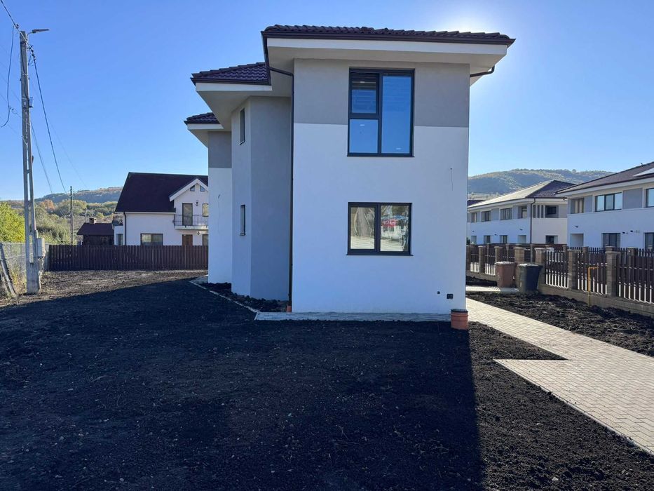 Casa individuala P+E, 120 mp, la 10 minute de fostul Real