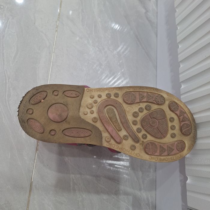 Продаются сандали для девочки