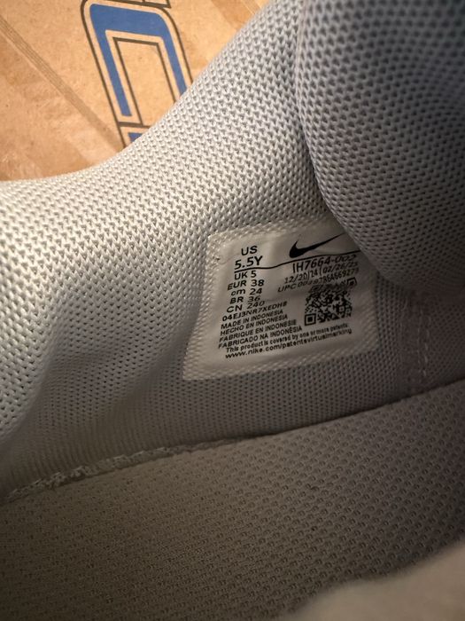 Adidași Nike gri cu verde – mărimea 38 (US 5.5Y) – ușori și comozi