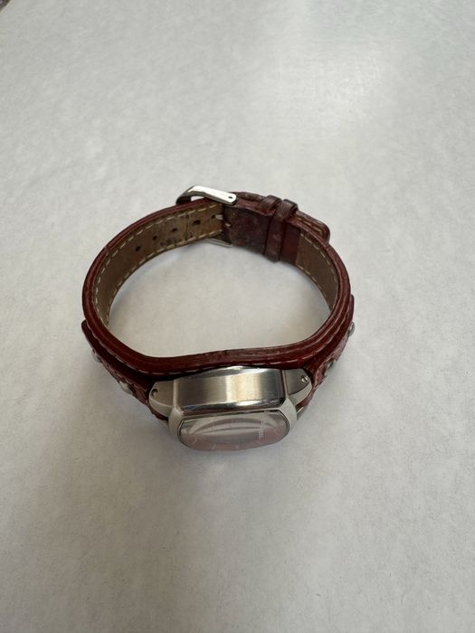 Продавам дамски часовник FOSSIL